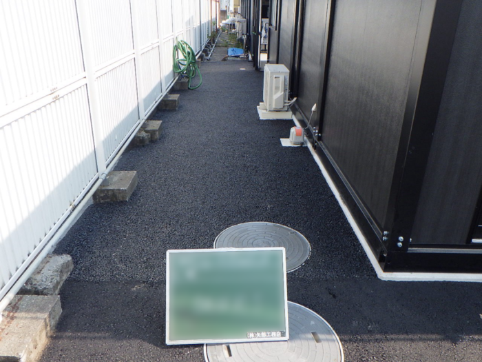 舗設完了後の建物脇通路