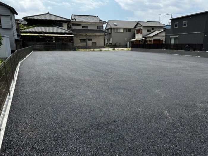 駐車場作りで見逃せないアスファルト舗装のポイントをご紹介します！
