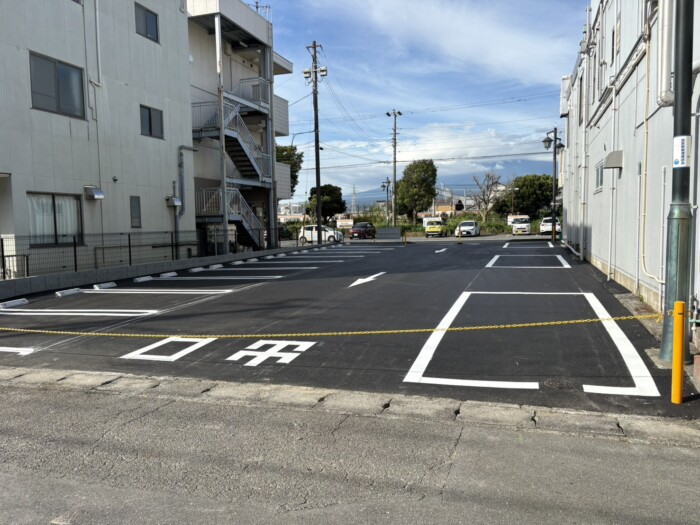 富士市鈴川地先スーパーO店駐車場新設工事完成区画線