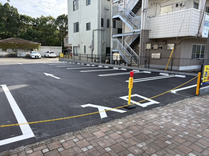 富士市鈴川地先スーパーO店駐車場車止め設置