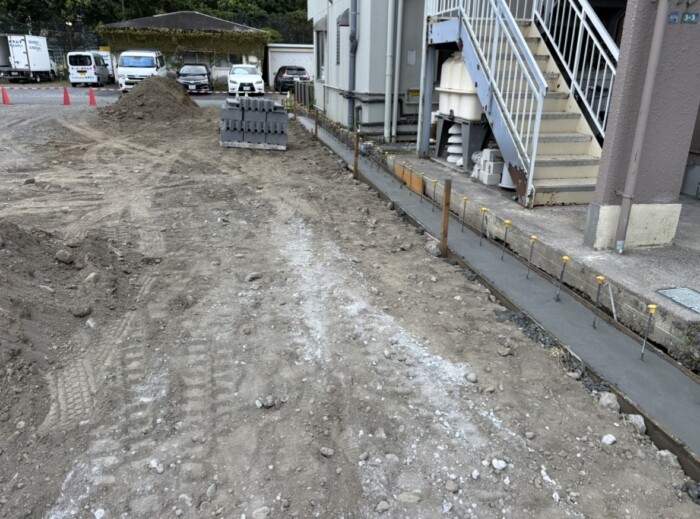 富士市鈴川地先スーパーO店駐車場基礎コンクリート打設