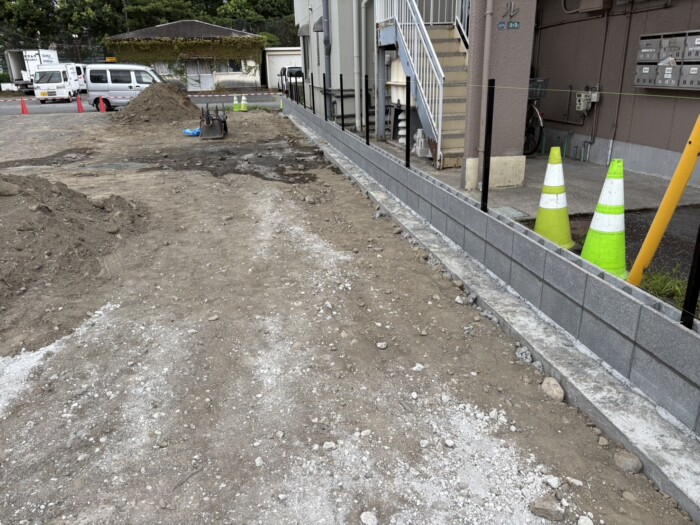富士市鈴川地先スーパーO店駐車場ブロック積み完了